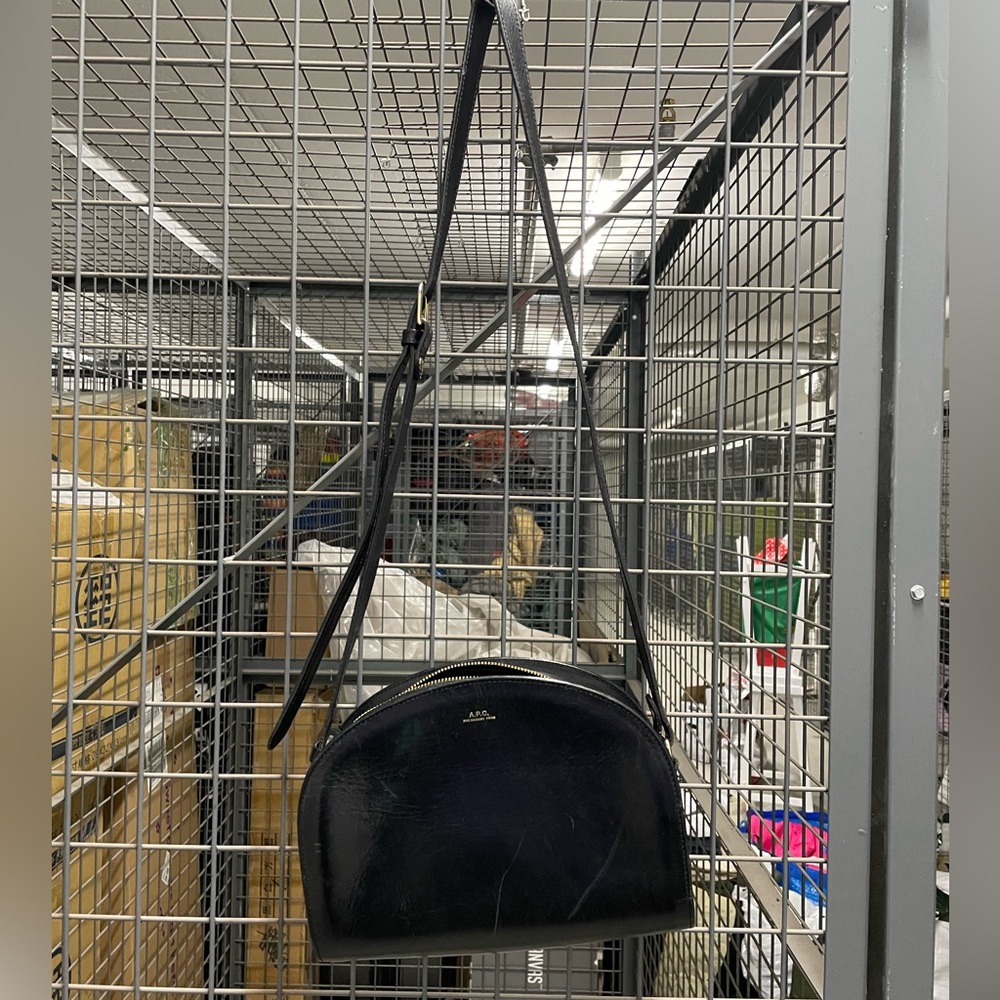 APC half moon bag - Picture 4 of 9